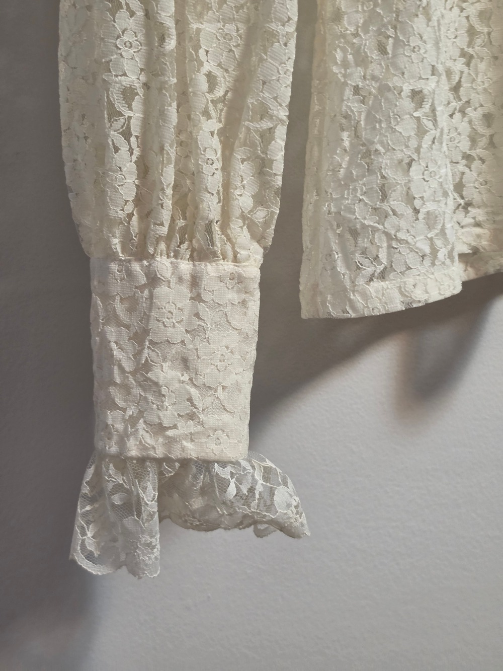 Vintage Women's Ivory Lace Ruffle High-Neck Blouse - Picture 6 of 11